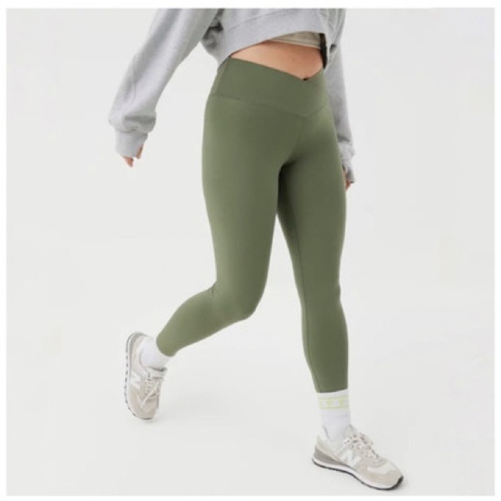 Aerie olive green crossover 7/8 length workout legging size small short